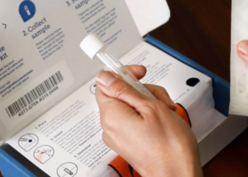 백악관 “코로나 자가진단 키트 이달 말부터 5억개 무료공급”