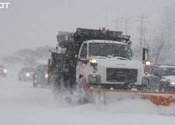 폭설에 24시간 프리웨이에 갇혀..23만가구 정전