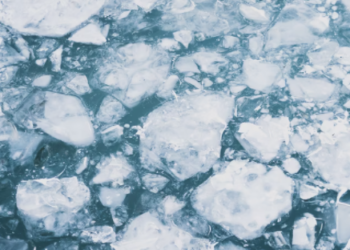 얼음 깨져 표류 미 낚시꾼 27명 구조