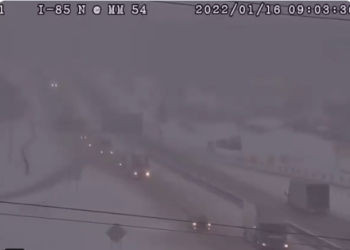 폭설 피해 속출…2000편 항공편 결항, 조지아 25만명 정전