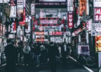 日, 신규 확진 4만명 돌파..2주새 수백배 폭증