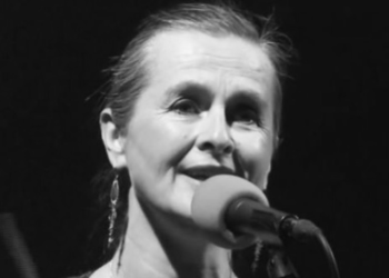 백신 피하려 고의로 코로나 감염된 가수 결국 사망