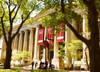 대법원, 하버드 ‘소수인종우대정책’ 심리 결정…”한인 등 아시아계 학생 피해”