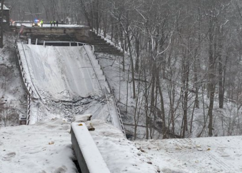 바이든 방문 수시간 전 다리 붕괴..10여명 부상