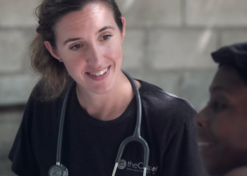 ‘귀하신 몸’ 간호사, 인력난에 주급 8천달러까지 치솟아