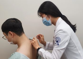 [의학]“목 통증, ‘물리치료’보다 ‘약침치료’ 효과적”