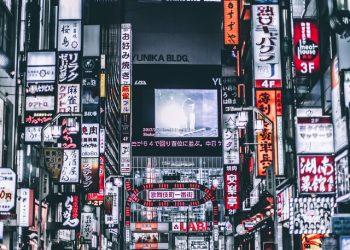 日, 신규 확진 4만명 돌파..2주새 수백배 폭증