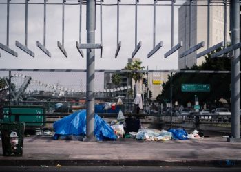 노숙자 ‘묻지마 살인’잇따라..LA 간호사 버스정류장 사망