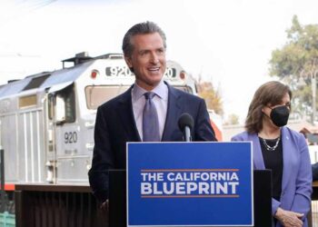 뉴섬 주지사 “5월 예산안에 경기 부양금 포함시킬 수”