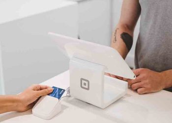 “커피 한 잔 투고 팁 3달러 너무해” 자동계산팁 18~25%