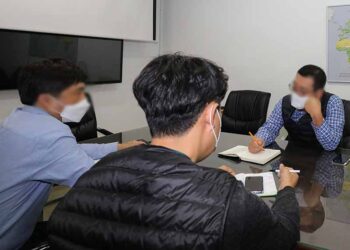 코로나에 무뎌지는 한인들..확진자 줄줄이 나와도 업무