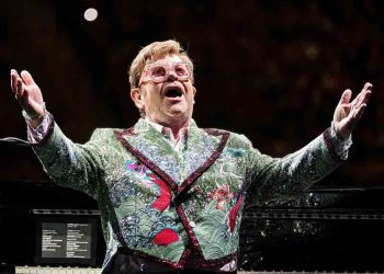 엘턴 존,  돌파감염…댈러스 콘서트 연기