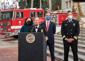 LA소방국, 사상 첫 여성 국장 탄생..”여성대원 56% 성희롱 시달려”