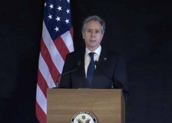 얼굴 맞대고 앉은 미·러..우크라 침공  ‘잠시 유예’