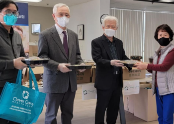 설맞이 잔치 도시락 200개 노인 아파트 전달