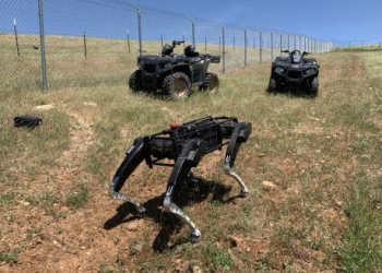 국토안부보, 국경에 순찰 로봇 개 배치..”반이민 디스토피아 초래” 반발