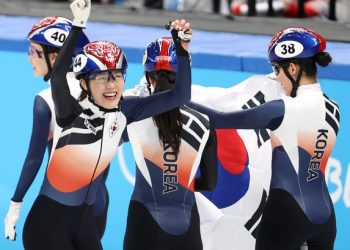 쇼트트랙 女계주 3000미터 은메달…한국 5번째 메달