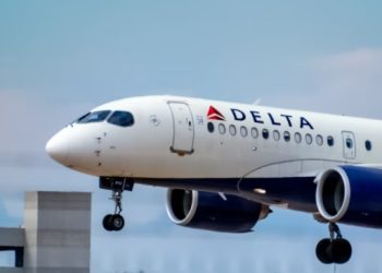 미 30대 비행 중 비상도어 열려해…탑승객들 공포