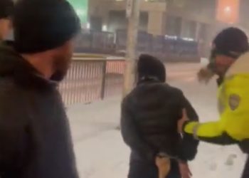 경찰, 국경 막았던 트럭 시위대 제포 착수(영상)