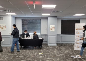 “한국인이니 당연히” 한국 대선 재외투표 시작