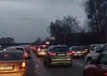 러시아, 우크라 수도 근처까지 진군..우크라, 시민들에 무기 지급