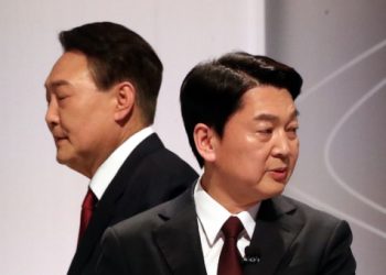 안철수, 단일화에 “담판 생각 안해…경선이면 모를까”