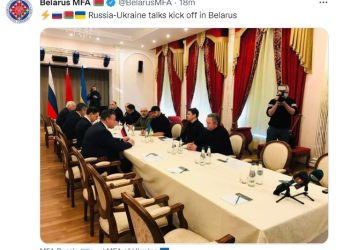 벨라루스서 휴전 협상 시작 “나토가입 포기” vs “즉각 휴전”