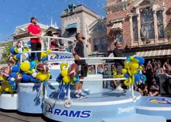 LA램스 퍼레이드 16일 11시.. USC 서 콜리세움까지