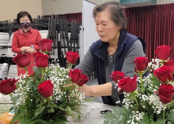 “역시 사람보다 꽃이 더 아름답죠”