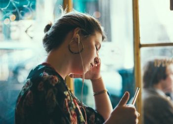 “음악 들으며 걷지마” LA 등교길 날치기 빈발