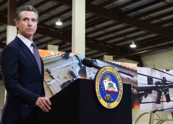 “총기업체 소송 민간인에 1만달러 지급”