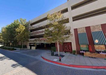 20대 여성 오토바이 배우다 주차장 옥상에서 추락사