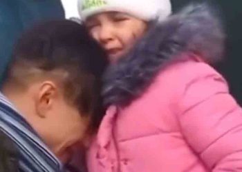 집집마다 눈물 바람 “아빠, 가지마”(영상)