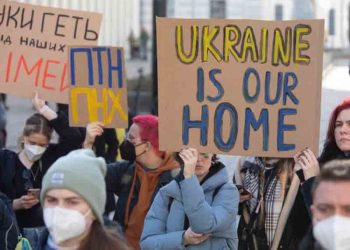 “푸틴은 살인자”…러시아, 반전시위대 3천여명 체포