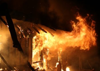 ‘강릉, 동해 불바다’ 결국 방화..60대 잡혀 “토치로 불질러”