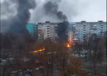 “물,전기 끊겨..시신수습 못해” 마리우폴 포위 폭격(영상)