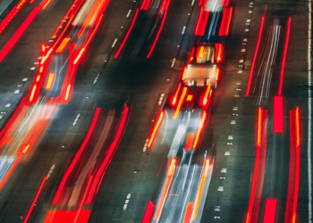 (1보)고교생 운전차량 5번 프리웨이서 충돌..1명 사망, 2명 중태