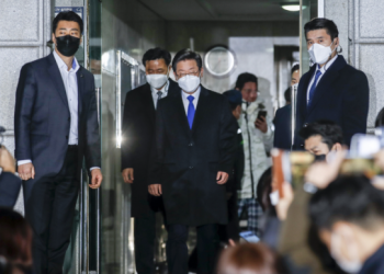 대선 패배 인정한 이재명 “모든 책임은 제게 있다”