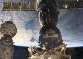 러 “제재 계속하면 우주정거장 추락…추락지점, 러시아 아닐 것”