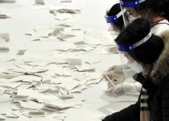 ‘구멍’ 많았던 개표, ‘부정선거’ 논란 주춤…’부실선거’ 지적 여전