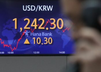 원달러 환율 1년 10개월만에 1240원 돌파..”1300원 간다”