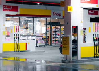 곳곳서 주유소 습격..트럭으로 개스 수천갤런 뽑아가