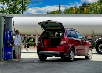 “캘리포니아, 납세자 1인당 400달러 개스지원비 지급”