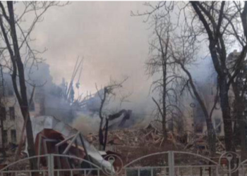 마리우폴 극장 1000여명 생사몰라…러 “우리는 도시 폭격 안해”