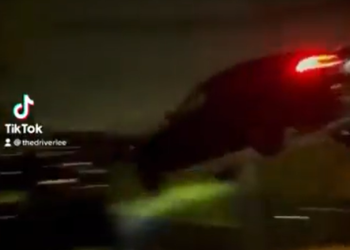 테슬라 스턴트맨에 현상금 1천달러(영상)