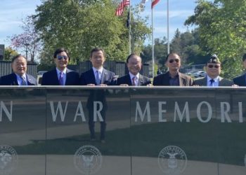 김영완 총영사, 오렌지카운티 한국전 기념비 방문