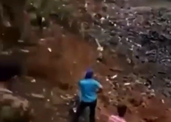 (5보) 추락 中여객기 시신일부·기체잔해도 수거