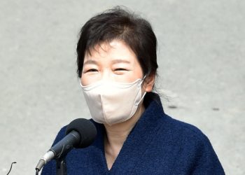 (1보)박근혜 대구 사저 입주 “견디기 힘들었다”