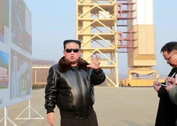 (2보)북,고도6200km ICBM 발사, ‘레드라인’ 넘어…한반도 ‘시계제로’