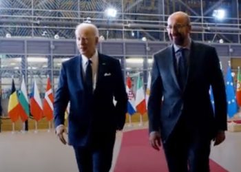 바이든 “푸틴 퇴진” 발언, “끔찍한 실수” 비판 쇄도